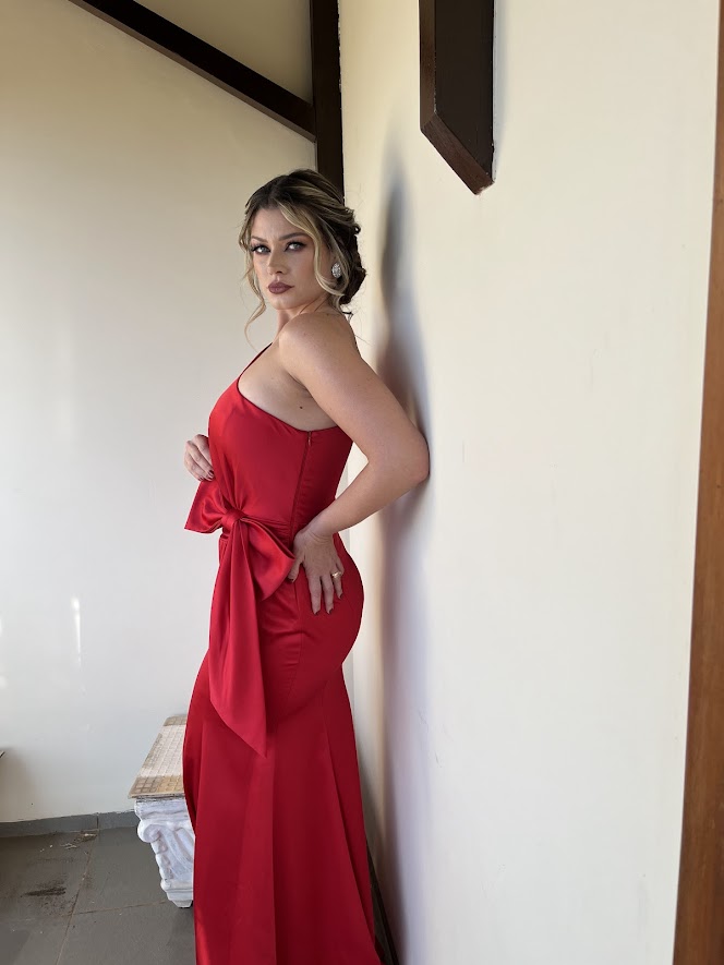 Vestido vermelho fashion com laço